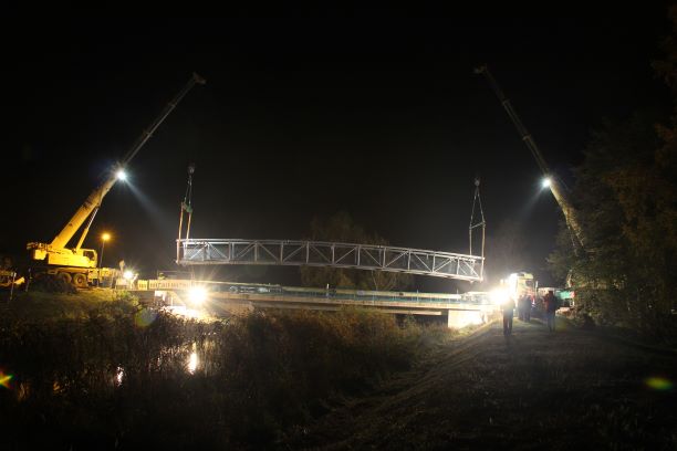 Radwegbrücke über die Zarow bei Grambin