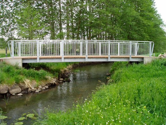 Radwegbrücke über die Datze im Zuge des Klöterpottsweges in Neubrandenburg